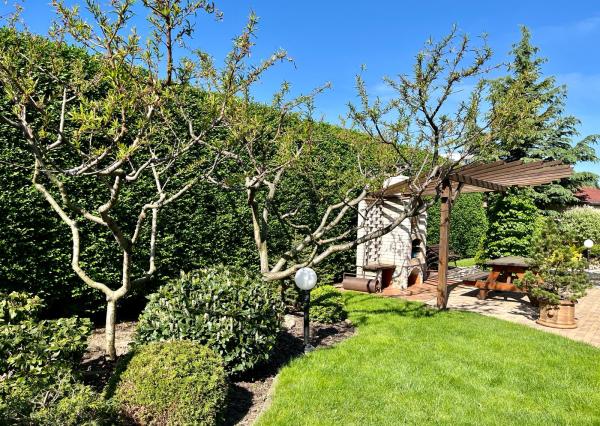 Štvorizbový bungalov s výmerou 162m2 na pozemku 1010 m2, v bezpečnom uzavretom komplexe v centre mesta