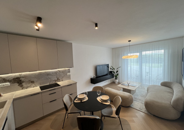 Na prenájom novostavba moderného, kompletne zariadeného 2izb bytu na Tramínovej ul. v Trenčíne.