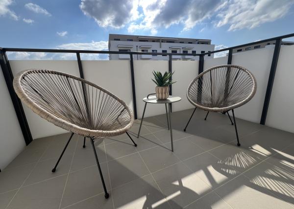 Na prenájom novostavba moderného, kompletne zariadeného 2izb bytu na Tramínovej ul. v Trenčíne.