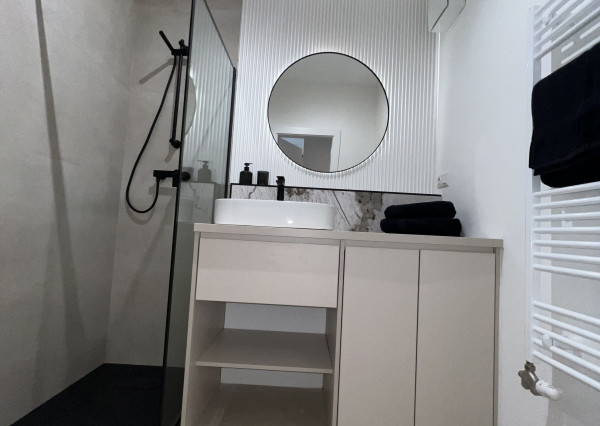 Na prenájom novostavba moderného, kompletne zariadeného 2izb bytu na Tramínovej ul. v Trenčíne.