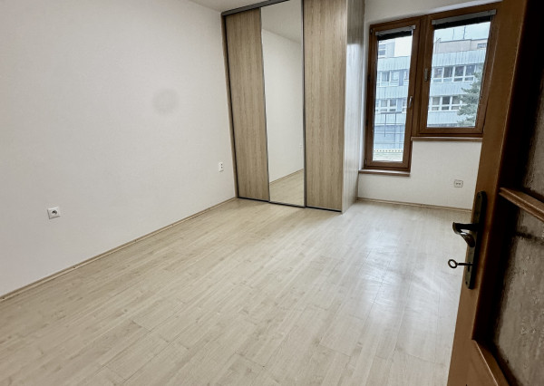 PREDAJ! 3 izbový byt s terasou, v rodinnom dome v centre