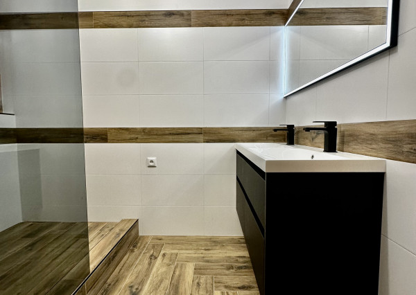 PREDAJ! 3 izbový byt s terasou, v rodinnom dome v centre