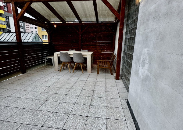 PREDAJ! 3 izbový byt s terasou, v rodinnom dome v centre