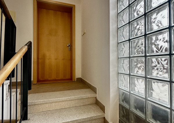 PREDAJ! 3 izbový byt s terasou, v rodinnom dome v centre