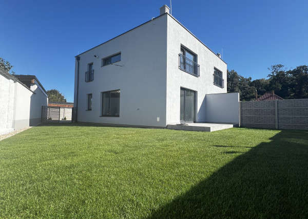 Na predaj novostavba RD s pekným pozemkom v Gabčíkove