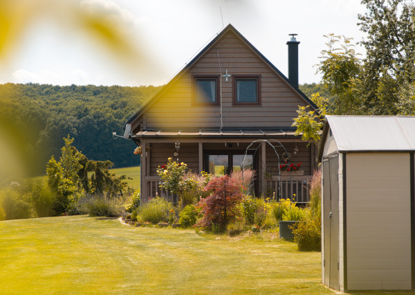 Drevenica, novostavba v obci Cimenná, v srdci prírody