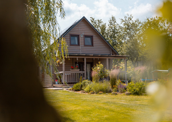 Drevenica, novostavba v obci Cimenná, v srdci prírody