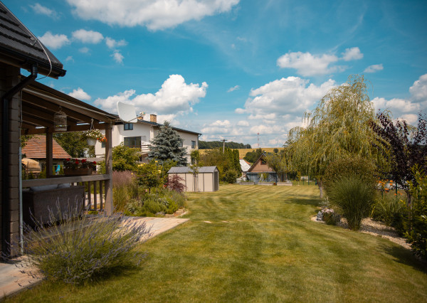 Drevenica, novostavba v obci Cimenná, v srdci prírody