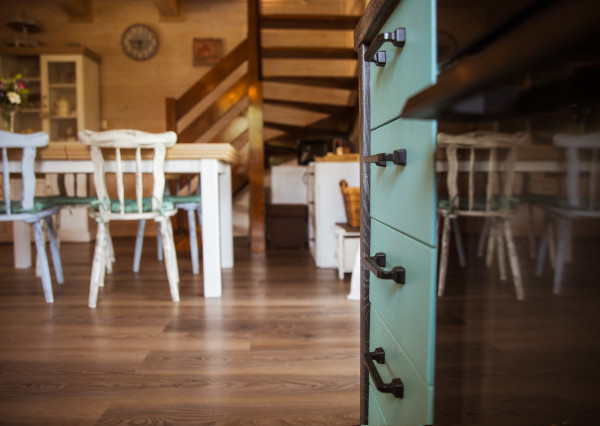 Drevenica, novostavba v obci Cimenná, v srdci prírody