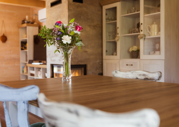 Drevenica, novostavba v obci Cimenná, v srdci prírody