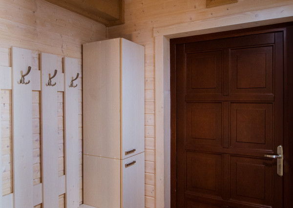 Drevenica, novostavba v obci Cimenná, v srdci prírody