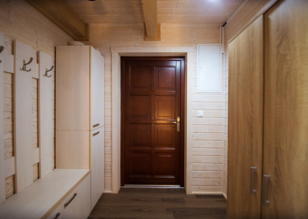 Drevenica, novostavba v obci Cimenná, v srdci prírody