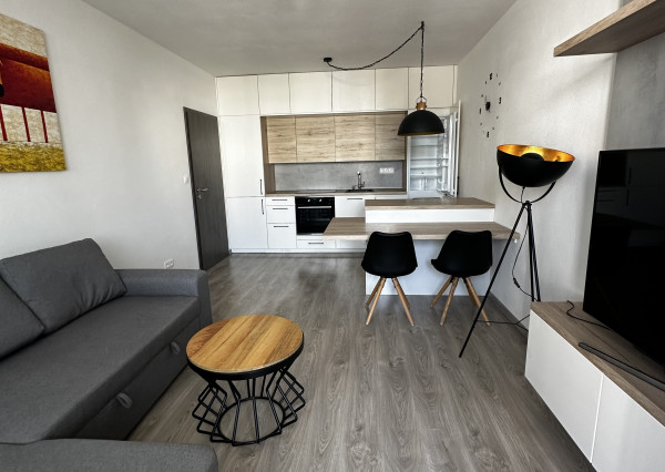 Prenájom zariadeného 2 izbového bytu, Zlatovská ulica