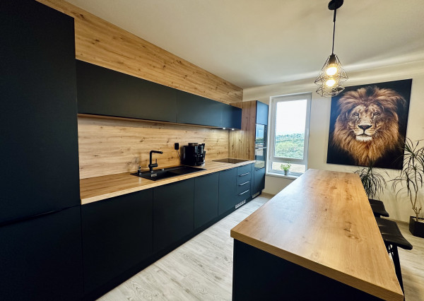 Predaj útulného zariadeného 3-izb. bytu s veľkou terasou