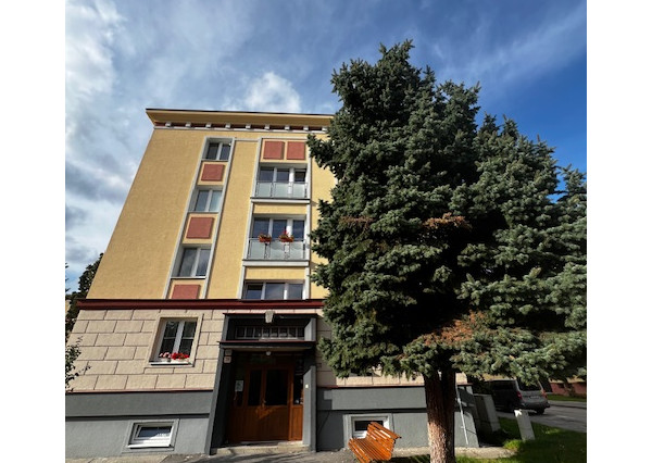 Na prenájom zariadený 1izb byt na Hurbanovej ul. v Trenčíne.