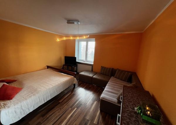 Na prenájom zariadený 1izb byt na Hurbanovej ul. v Trenčíne.