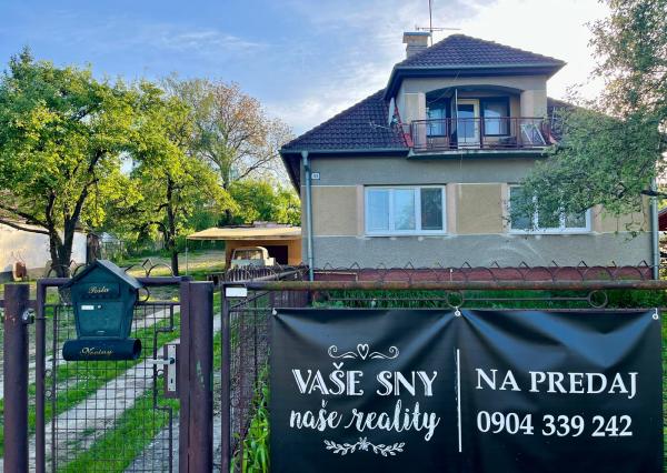 Rodinný dom v Trenčianskych Stankovciach na rovinatom pozemku 25x60m