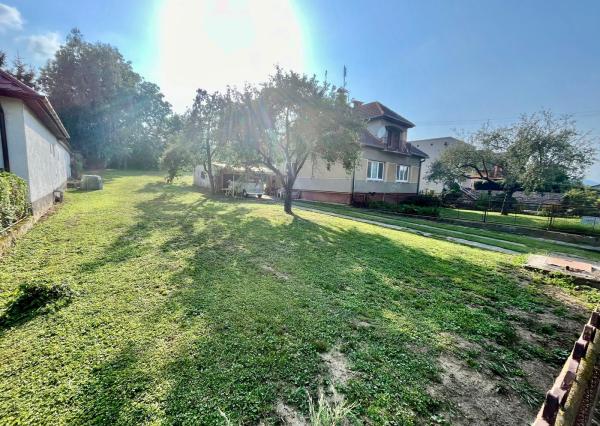 Rodinný dom v Trenčianskych Stankovciach na rovinatom pozemku 25x60m