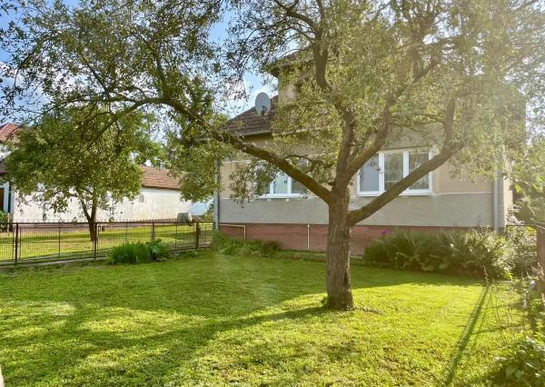 Rodinný dom v Trenčianskych Stankovciach na rovinatom pozemku 25x60m