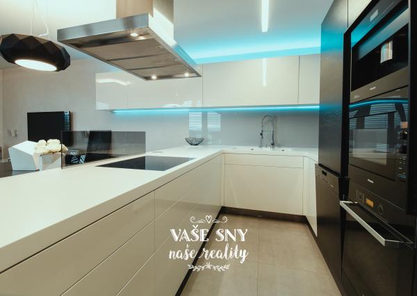 Prenájom 4izb bytu v centre Trenčína s terasou a parkovaním.