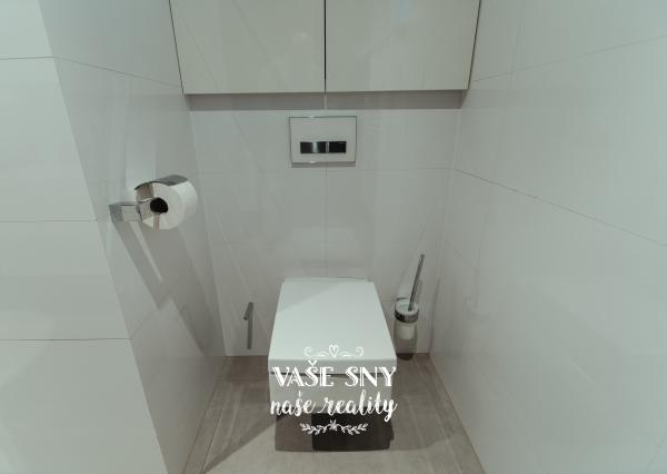 Prenájom 4izb bytu v centre Trenčína s terasou a parkovaním.