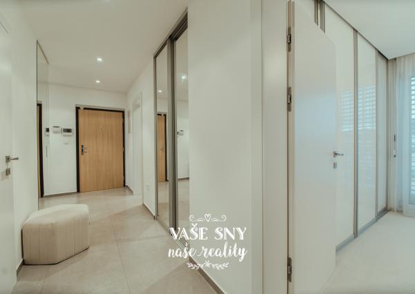 Prenájom 4izb bytu v centre Trenčína s terasou a parkovaním.