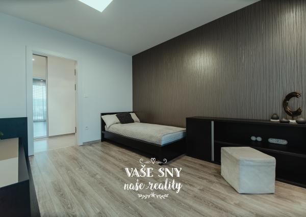 Prenájom 4izb bytu v centre Trenčína s terasou a parkovaním.