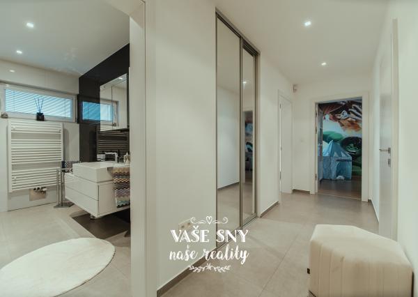 Prenájom 4izb bytu v centre Trenčína s terasou a parkovaním.