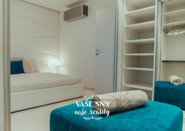 Prenájom 4izb bytu v centre Trenčína s terasou a parkovaním.