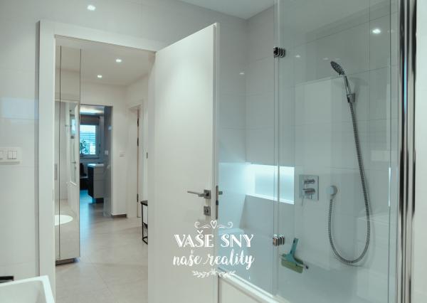 Prenájom 4izb bytu v centre Trenčína s terasou a parkovaním.