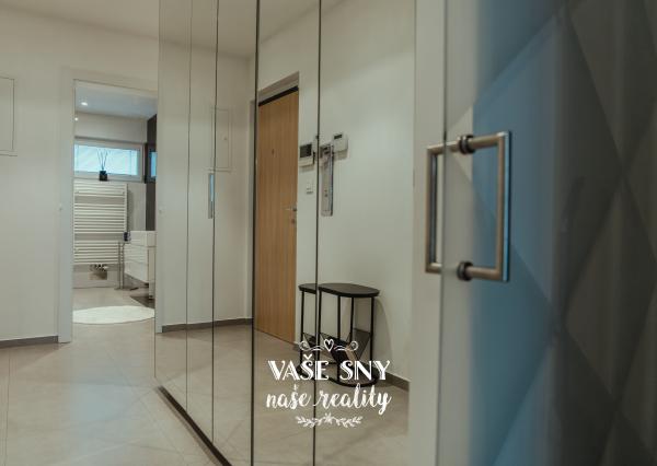 Prenájom 4izb bytu v centre Trenčína s terasou a parkovaním.