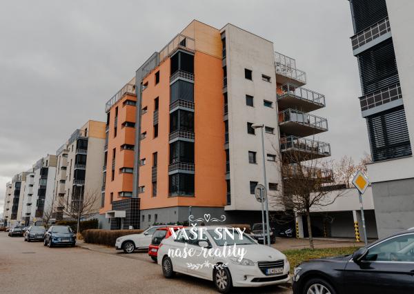 Prenájom 4izb bytu v centre Trenčína s terasou a parkovaním.