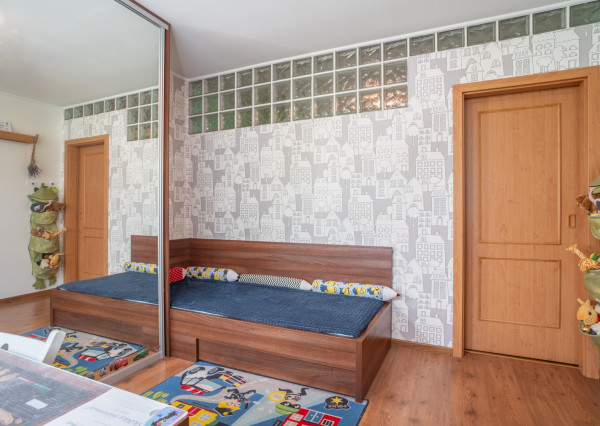 Na prenájom priestranný 3-izbový byt vo vyhľadávanej časti Ružinova