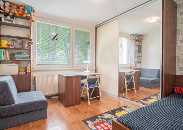 Na prenájom priestranný 3-izbový byt vo vyhľadávanej časti Ružinova