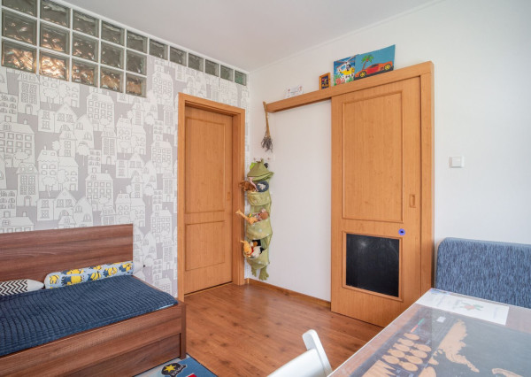 Na prenájom priestranný 3-izbový byt vo vyhľadávanej časti Ružinova