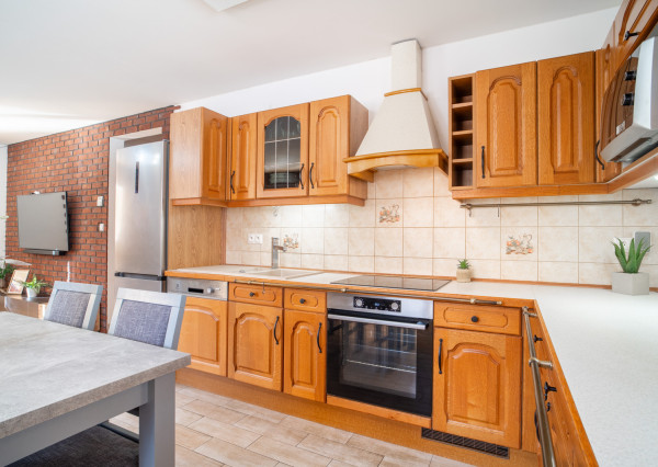 Na predaj záhradná chata vhodná na celoročné bývanie v obci Kuchyňa