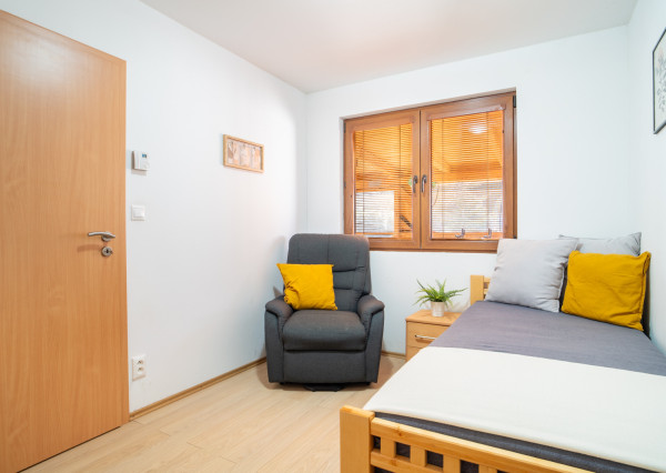 Na predaj záhradná chata vhodná na celoročné bývanie v obci Kuchyňa