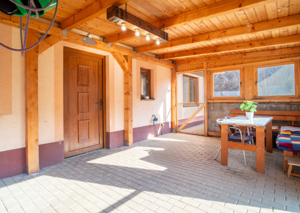 Na predaj záhradná chata vhodná na celoročné bývanie v obci Kuchyňa