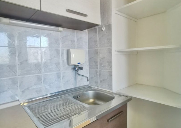 Na prenájom klimatizovaný administratívny priestor o výmere 54m2 v Stupave – AB28-29