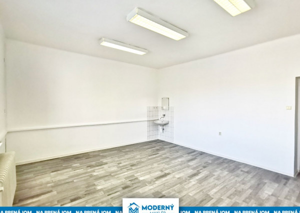Na prenájom administratívny priestor o výmere 23,8m2 v Stupave – AB17