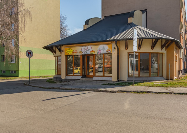 Na predaj lukratívny obchodný priestor v centre Šamorína