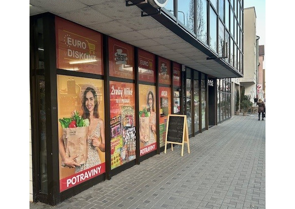 Na prenájom obchodný priestor v centre Malaciek