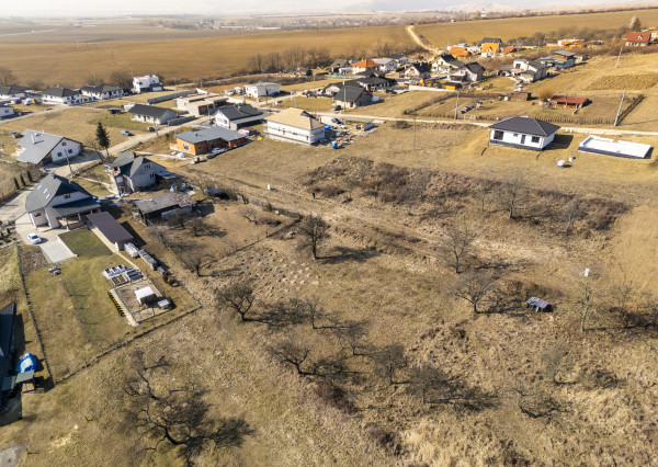 Na predaj veľkorysý pozemok v obci Šarišské Sokolovce