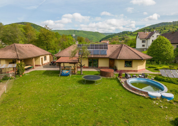 Na predaj 4-izbový rodinný dom s nadštandardným pozemkom v obci Ľutina