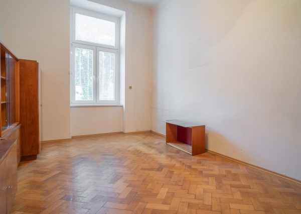 Na predaj priestranný 2,5-izbový byt v historickej budove Starého Mesta