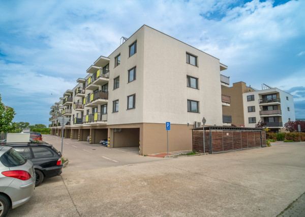 Na predaj kryté parkovacie státie kúsok od centra Stupavy