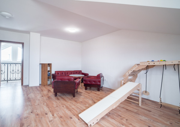 Na predaj príjemný 4-izbový rodinný dom v Lehniciach