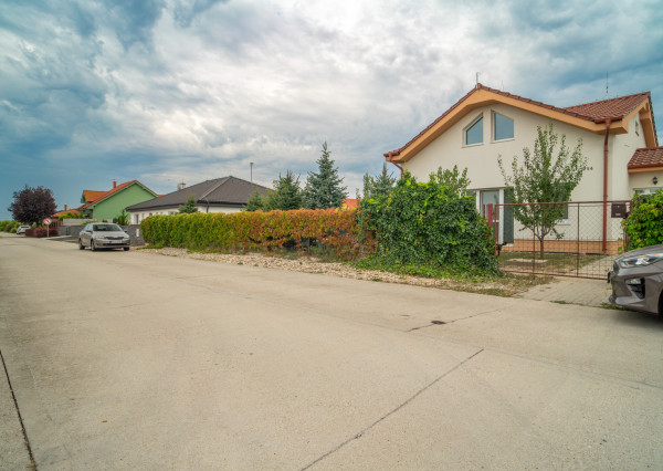 Na predaj príjemný 4-izbový rodinný dom v Lehniciach