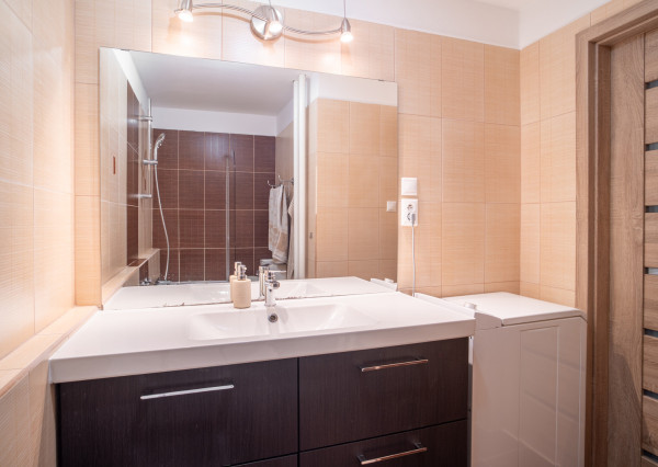 Na predaj dobre dispozične riešený 3-izbový byt vo vyhľadávanej lokalite Karlovej Vsi