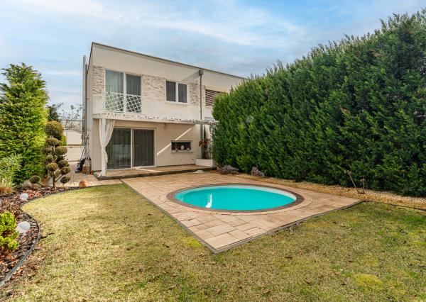 Na predaj štýlová 3-izbová časť dvojdomu v pokojnej časti obce Rovinka